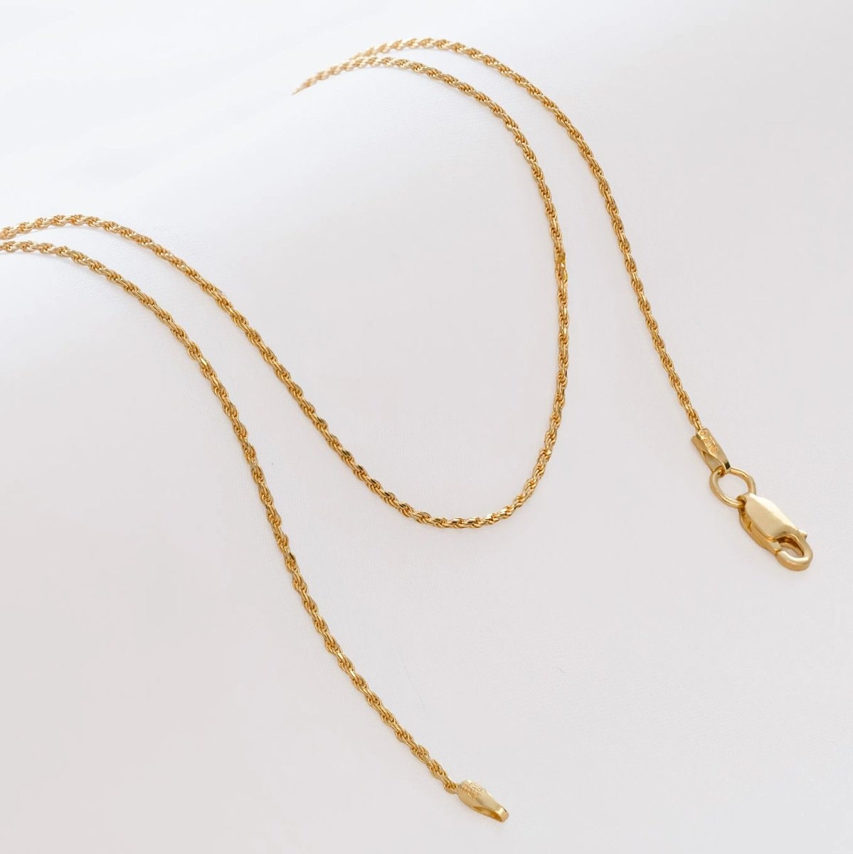 Detalle cadena lazo oro laminado 18k NJL Jewelry