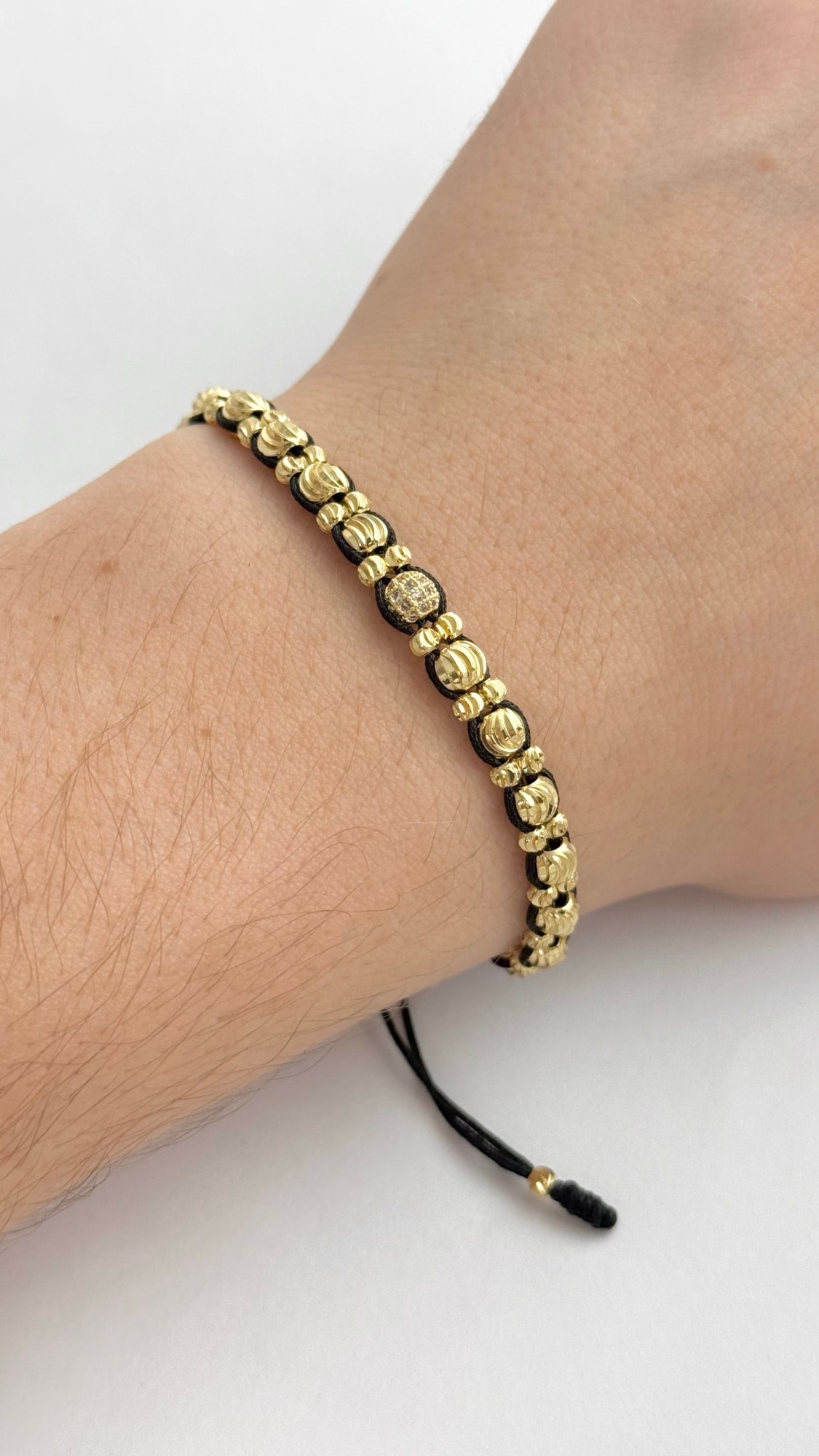 Pulsera doble hilera macramé negro con balines diamantados intercalados oro laminado 18k foto original NJL Jewelry