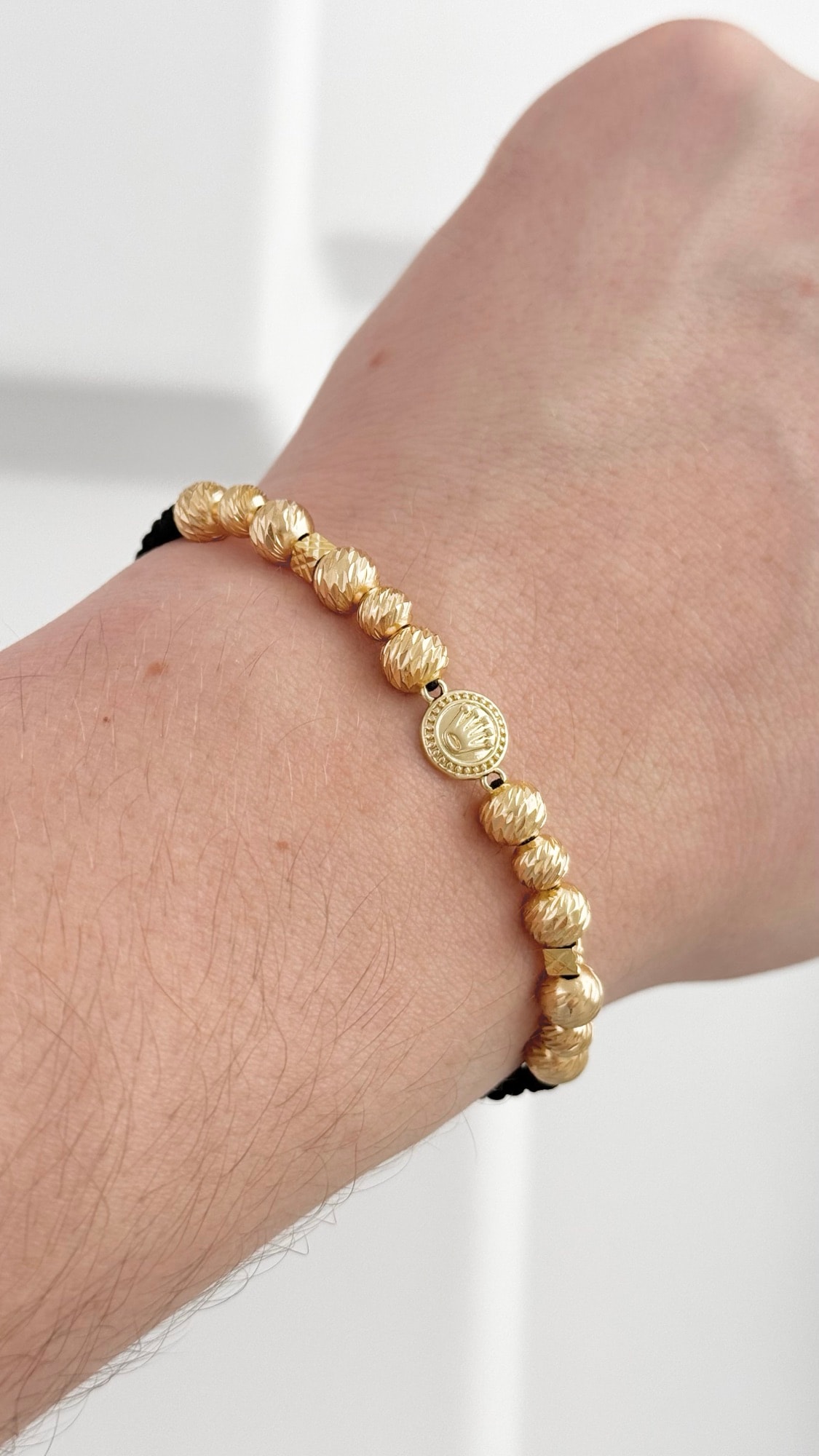 Pulsera balines diamantados con medalla central oro laminado 18k foto original NJL Jewelry